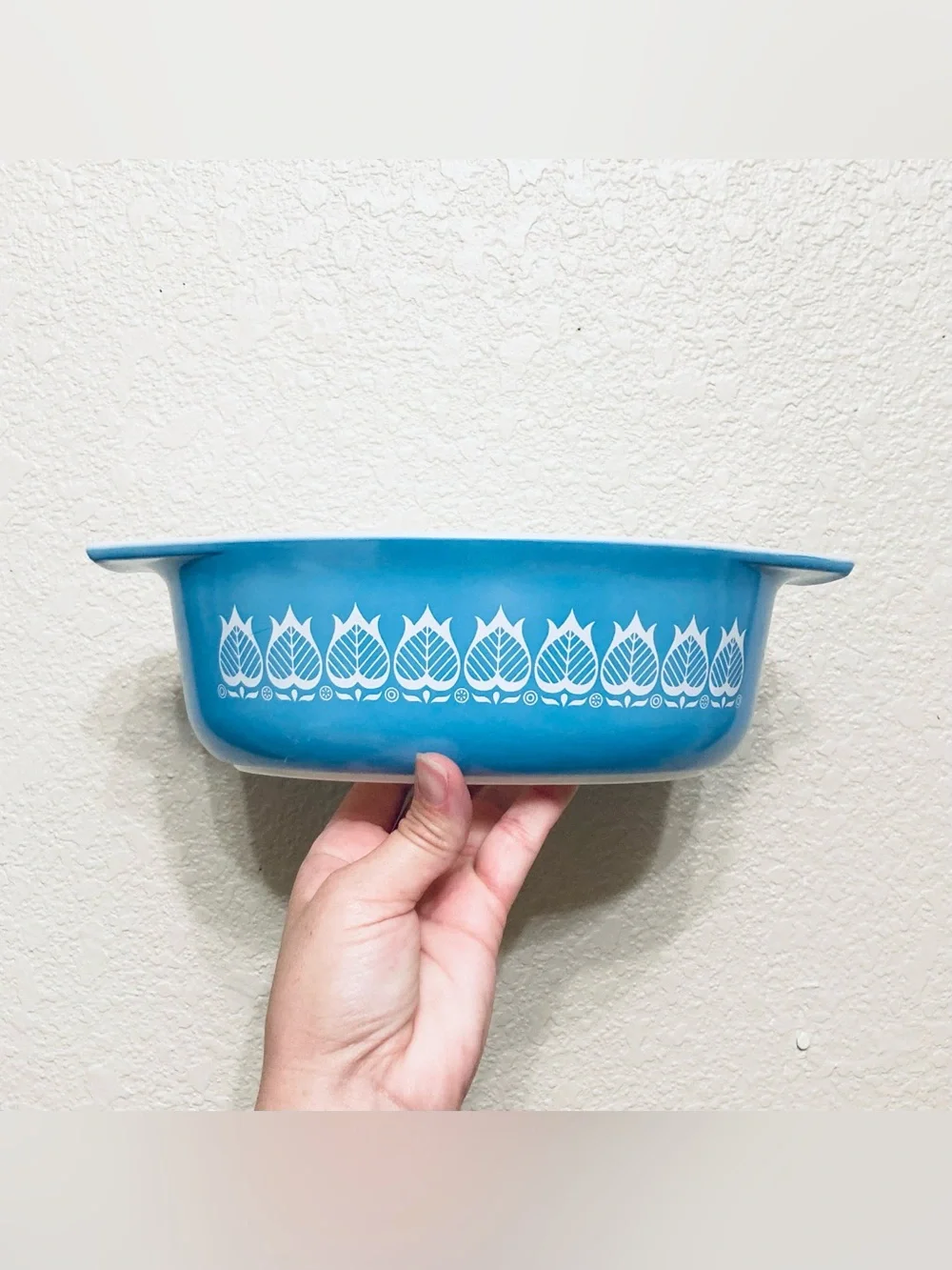 Vintage 1960's Pyrex Blue Tulip 1.5 Quart Oval Casserole Dish, with lid